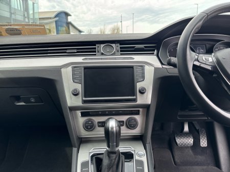 2015 Volkswagen Passat - thumbnail 8