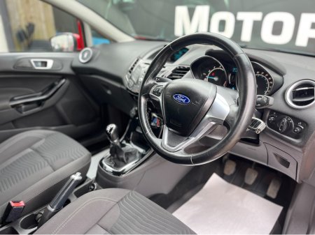 2014 Ford Fiesta - thumbnail 7