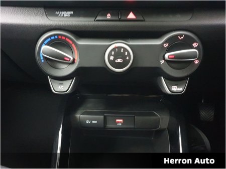 2025 Kia Stonic 1 OWNER | LOW MILEAGE €24,900 thumbnail