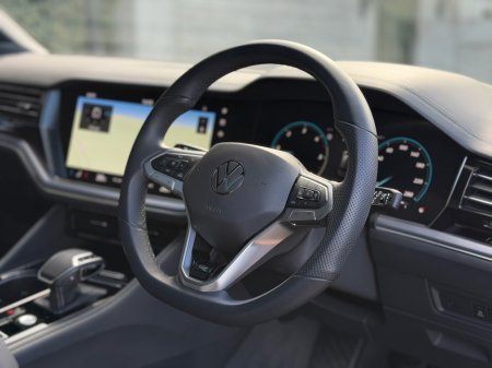 2025 Volkswagen Touareg - thumbnail 17