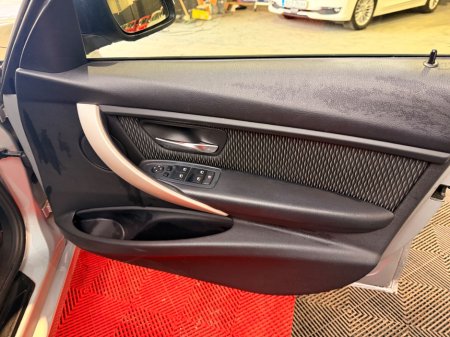 2015 BMW 3 Series - thumbnail 23