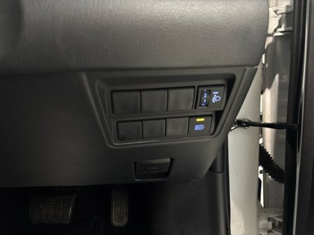 2023 Toyota Yaris Cross LUNA SPORT HYBRID AUTO €29,950 thumbnail