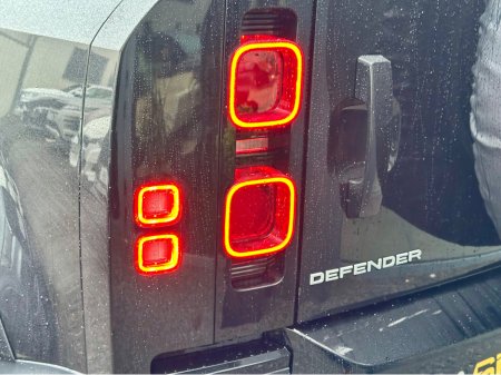 2022 Land Rover Defender ++LOW KM++ 3 SEATS / PLUS VAT €53,000 thumbnail