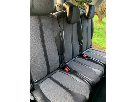 2018 Peugeot 5008 ALLURE 1.5 BLUE HDI 130 6 6.2 4DR €15,995 thumbnail