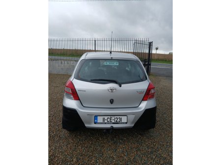 2011 Toyota Yaris - thumbnail 6