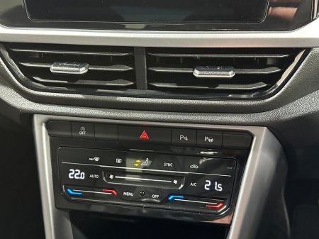 2025 Volkswagen T-Roc - thumbnail 16