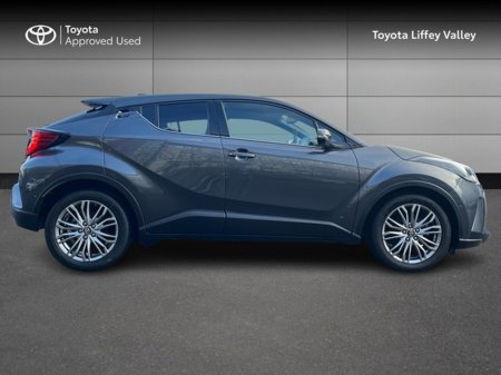 2023 Toyota C-HR C-HR HYBRID SOL €27,950 thumbnail