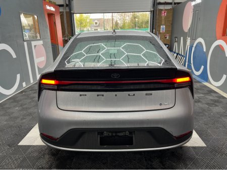 2025 Toyota Prius - thumbnail 3
