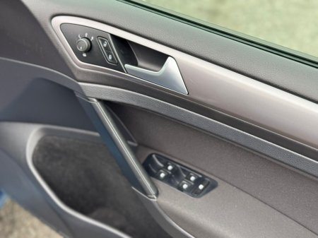 2017 Volkswagen Golf - thumbnail 23