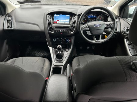 2017 Ford Focus - thumbnail 9