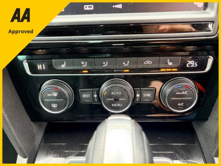 2017 Volkswagen Passat 1.4TSI 4DR AUTO FULLY LOADED WITH SPEC €19,950 thumbnail