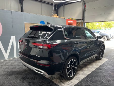 2024 Mitsubishi Outlander - photo 2