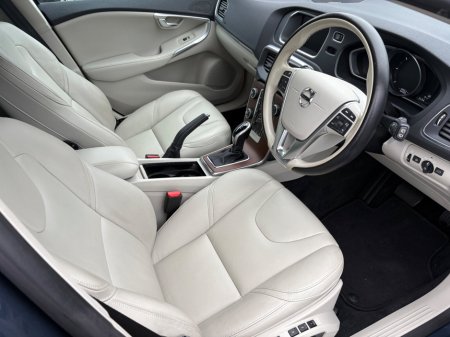 2017 Volvo V40 - thumbnail 14