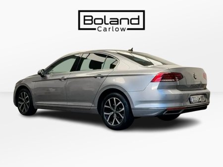 2022 Volkswagen Passat - view 3