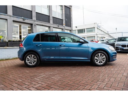 2016 Volkswagen Golf - view 2