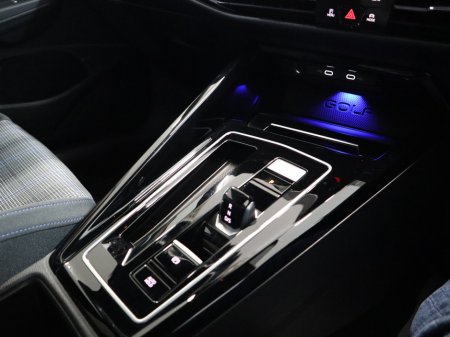 2023 Volkswagen Golf *26* GTE S-A DSG €29,995 thumbnail