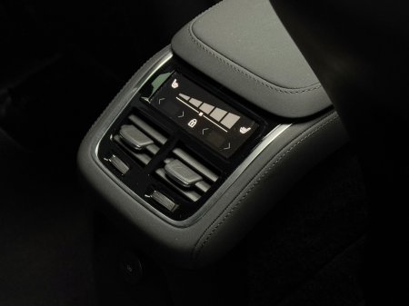 2025 Volvo XC90 - thumbnail 16