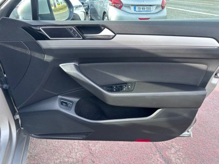 2017 Volkswagen Passat - thumbnail 15