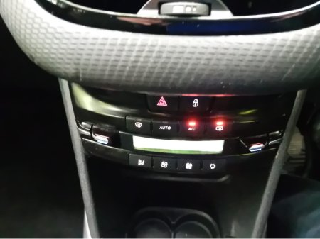 2018 Peugeot 2008 - thumbnail 23