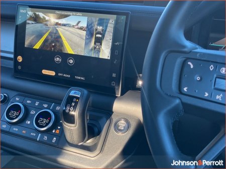 2025 Land Rover Defender - thumbnail 18