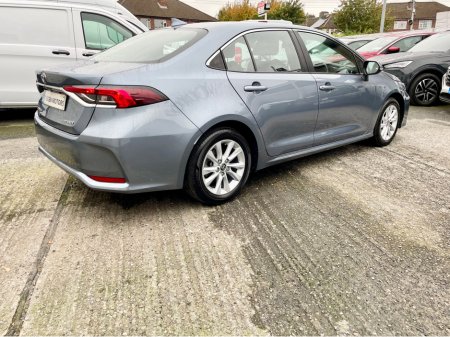 2024 Toyota Corolla LUNA SALOON 4DR AUTO 1.8 PETROL/ELECTRIC SELF CHARGING HYBRID €27,950 thumbnail