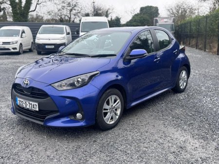 2022 Toyota Yaris - thumbnail 3