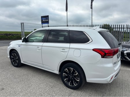2017 Mitsubishi Outlander INSTYLE PHEV 2.0 MIVEC €18,995