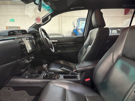 2020 Toyota Hilux DCAB INVINCIBLE AUTO €40,500 thumbnail