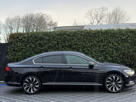 2018 Volkswagen Passat HIGHLINE R-LINE PACK 2.0 TDI // 360 PARKING CAMERAS // LEATHER HEATED & COOLED SEATS // BRAND NEW 19" R-LINE ALLOYS €22,950 thumbnail