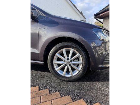 2015 Volkswagen Polo - view 4