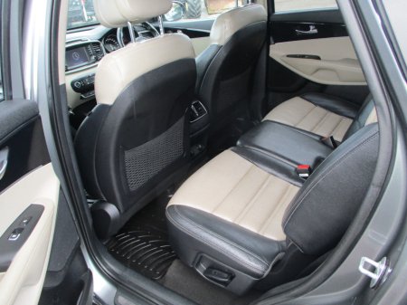 2017 Kia Sorento - thumbnail 8