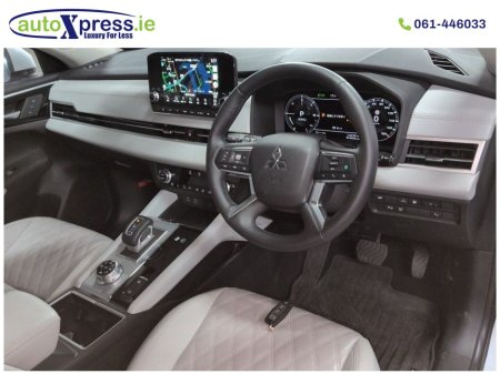 2022 Mitsubishi Outlander - thumbnail 2