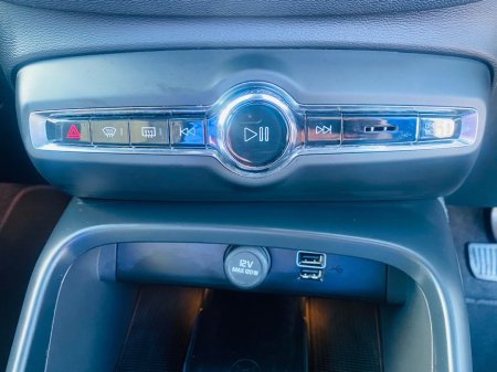 2023 Volvo XC40 - thumbnail 18