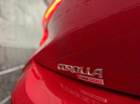 2019 Toyota Corolla 1.8 Hybrid Luna Sport Hatchback €18,900 thumbnail