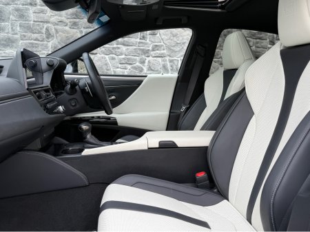 2024 Lexus ES 300 H F SPORT ES 300H 4DR AUTO €48,950 thumbnail