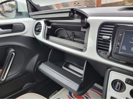 2014 Volkswagen Beetle - thumbnail 21