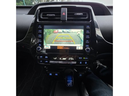 2022 Toyota Prius 1.8 Hybrid Luxury with Sat Navi & JBL €22,950 thumbnail