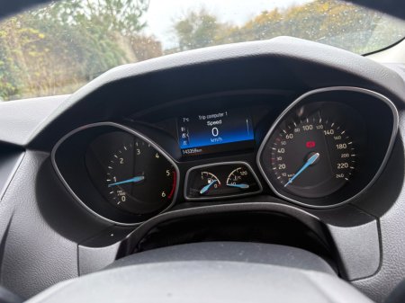 2016 Ford Focus - thumbnail 9