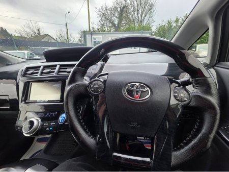 2014 Toyota Prius Alpha (7 Seater) - SELF CHARGING HYBRID -ALLOYS - REVERSE CAMERA - SIMI DEALER - LOW ROAD TAX BAND €14,450 thumbnail