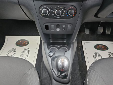 2020 Dacia Sandero - thumbnail 32