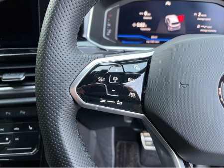 2023 Volkswagen T-Roc R-LINE AUTOMATIC 2.0 DIESEL //HALF LEATHER HEATED SEATS//REVERSE CAMERA//ADAPTIVE CRUISE CONTROL//KEYLESS ENTRY// €31,950 thumbnail