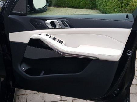 2025 BMW X5 xDrive50e M Sport thumbnail