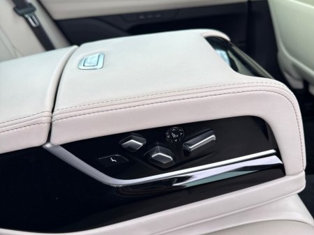 2022 BMW 7 Series - thumbnail 32