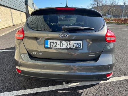 2017 Ford Focus - view 3