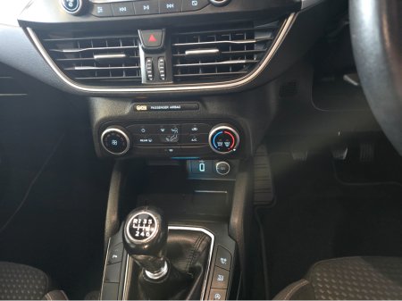 2019 Ford Focus - thumbnail 15