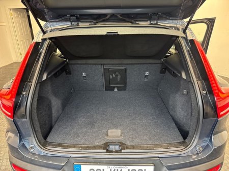 2022 Volvo XC40 - thumbnail 9