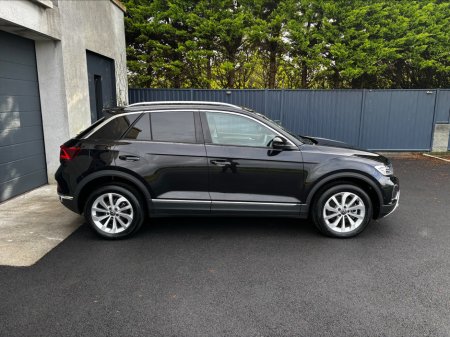 2024 Volkswagen T-Roc 3DA-A1DFF 5DR AUTO €39,950 thumbnail