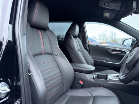 2024 Toyota Rav4 4X4 PHEV - Platinum Modelista - New model €48,940 thumbnail