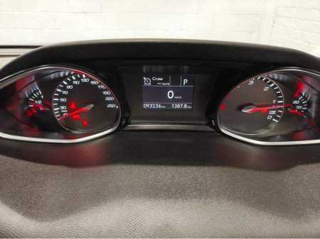 2017 Peugeot 308 1.6 HDI AUTOMATIC €12,995 thumbnail