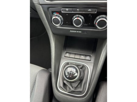 2010 Volkswagen Golf - thumbnail 29